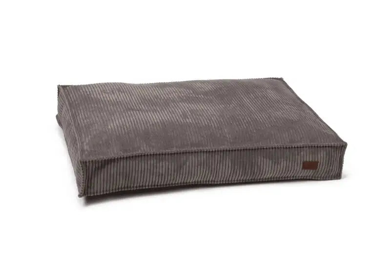 Designed by Lotte Hondenkussen Ribbed bruin 100x70x15 cm