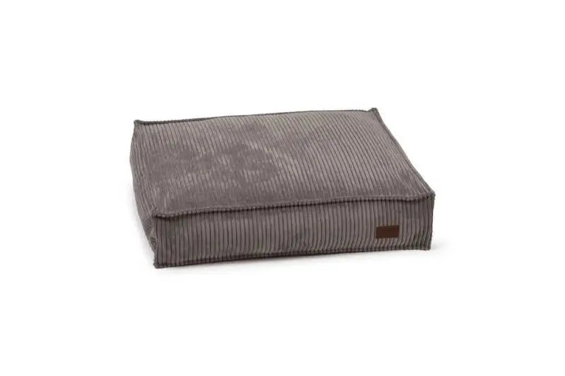 Designed by Lotte Hondenkussen Ribbed bruin 70x55x15 cm