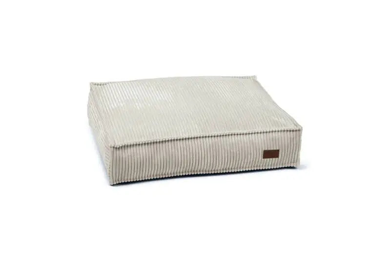 Designed by Lotte Hondenkussen Ribbed lichtgrijs 70x55x15 cm