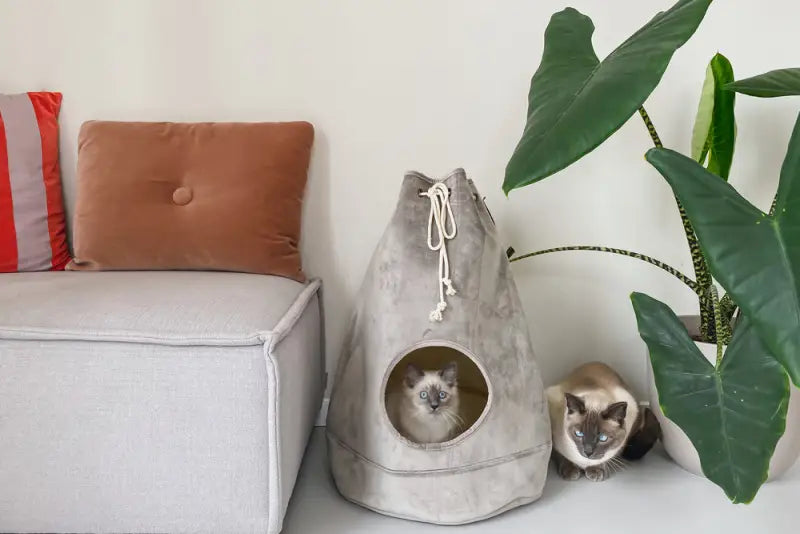 Designed by Lotte Kattenhuis Vilar — Grijs - BEDDEN/MANDEN/KUSSENS