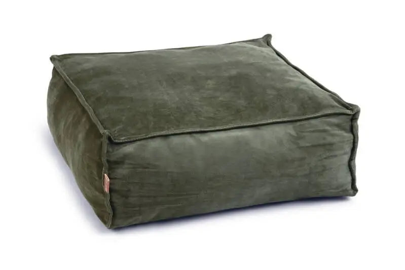 Designed by Lotte Kattenkussen Velveti 50x50x20 cm — Groen