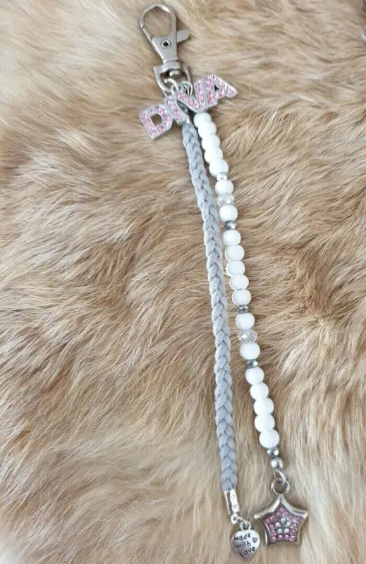 Pink Diva sleutelhanger taupe / wit