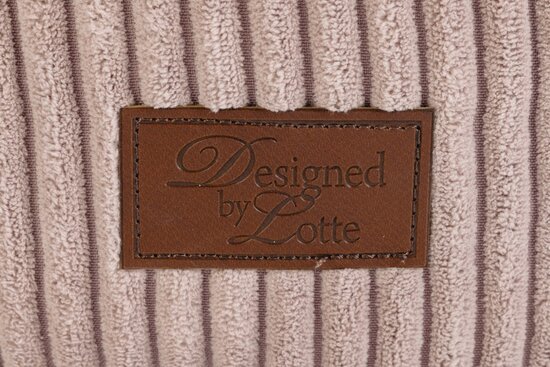 Designed by Lotte Mand Ribbed roze 50x50x17 cm
